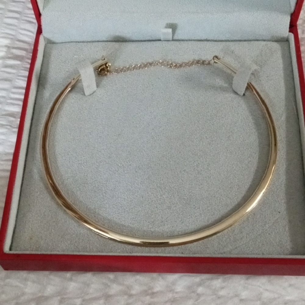 Elegant Gold Necklace